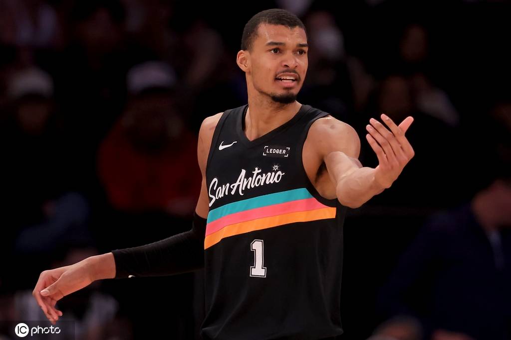 康宁汉姆文班亚马当选2月最佳球员 马刺包揽4大奖项